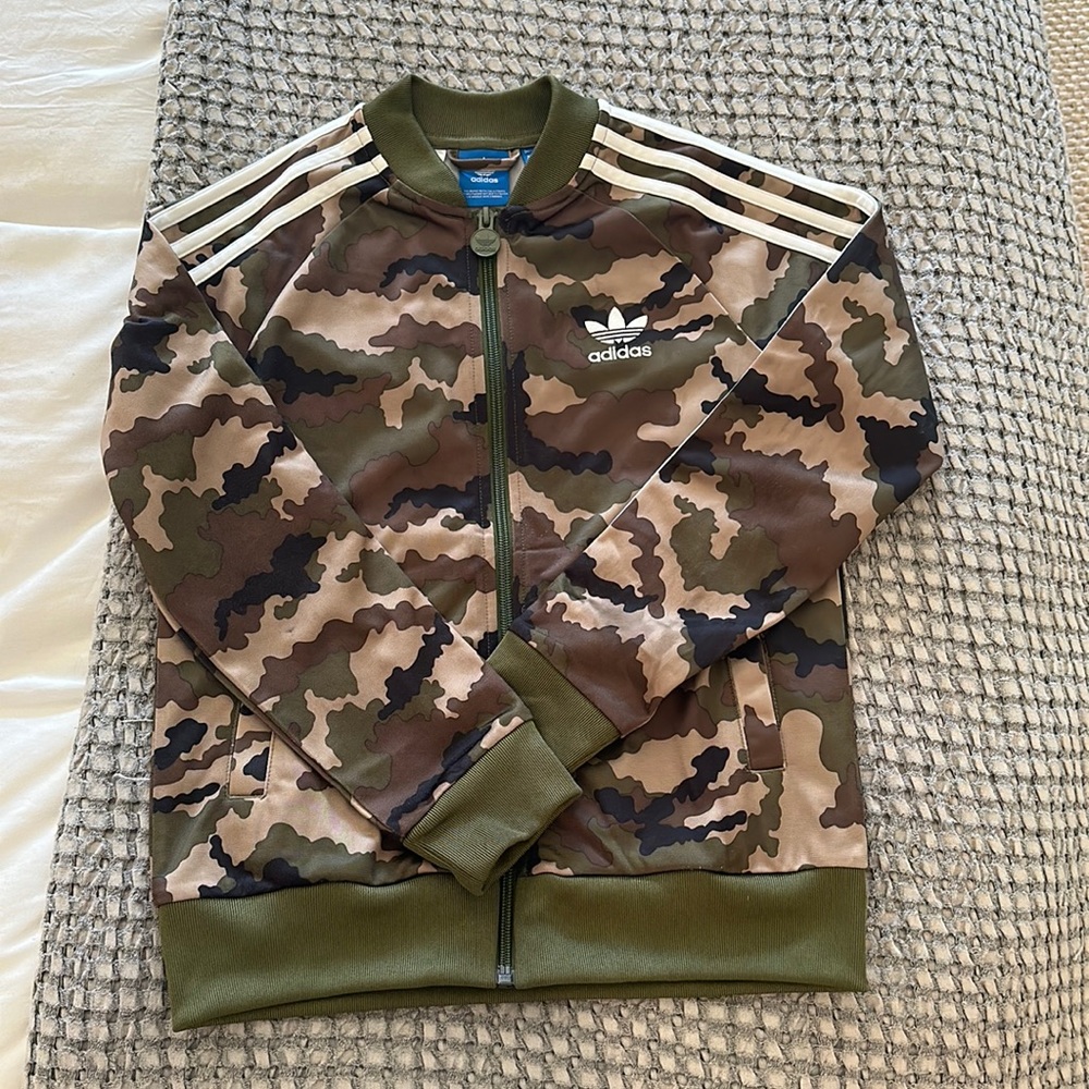 Adidas youth zip jacket. Small 9-10y